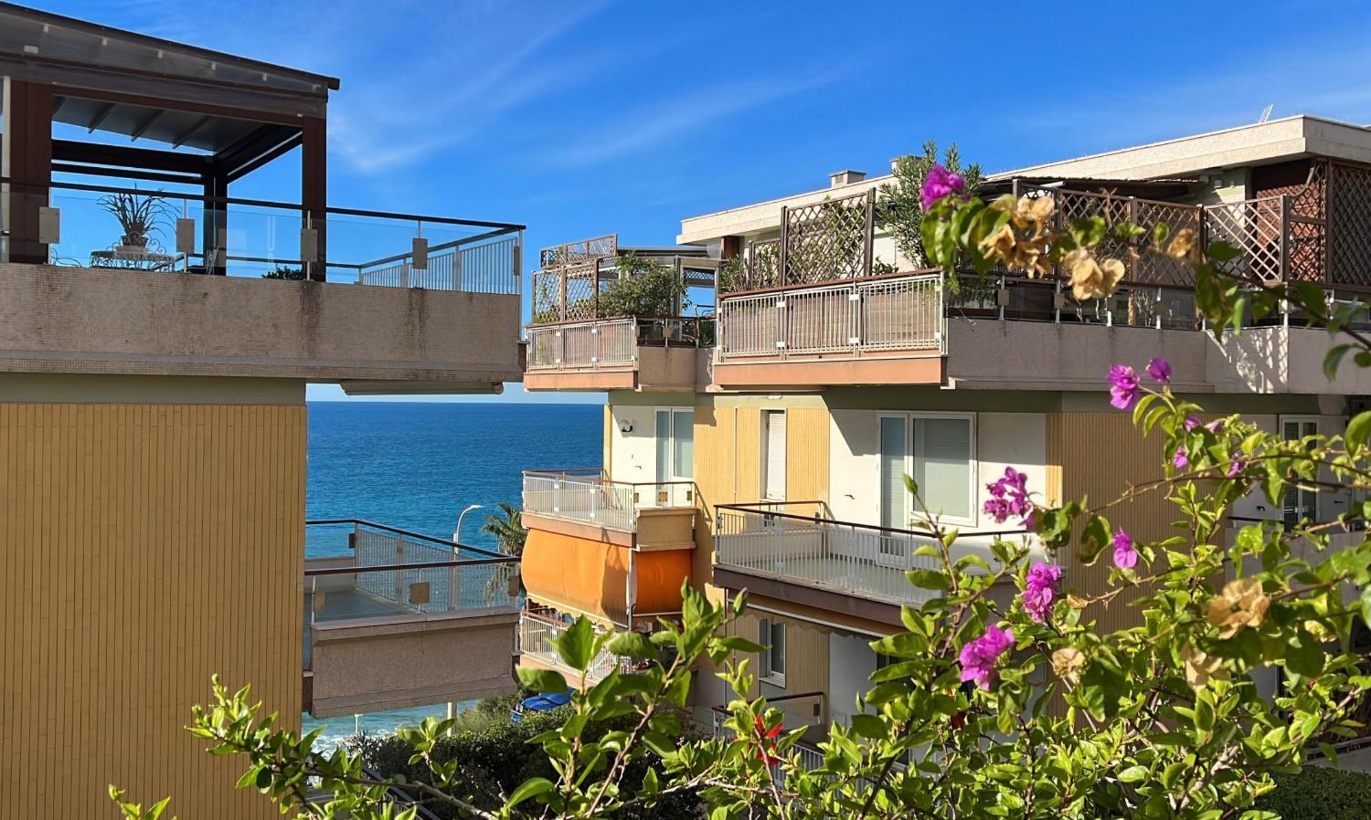 Tre Ponti Beach Apartment - Terrazzo Vista Mare Sanremo Eksteriør billede